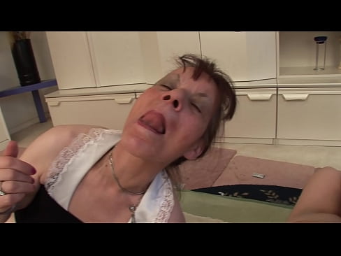 ❤️ Twee oma's en een opa hebben een triootje ❤️❌ Beautiful porno at us