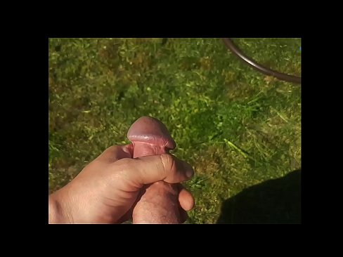 ❤️ Hete hottie laat zich in haar roze kutje neuken en spuitend klaarkomen in een zomerse tuin ❤️❌ Beautiful porno at us