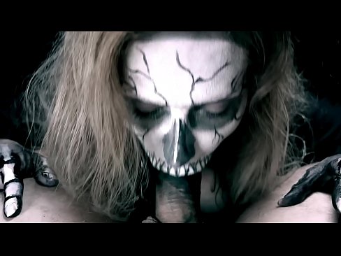 ❤️ Demon girl zuigt pik met haar zwarte mond en slikt sperma. ❤️❌ Beautiful porno at us